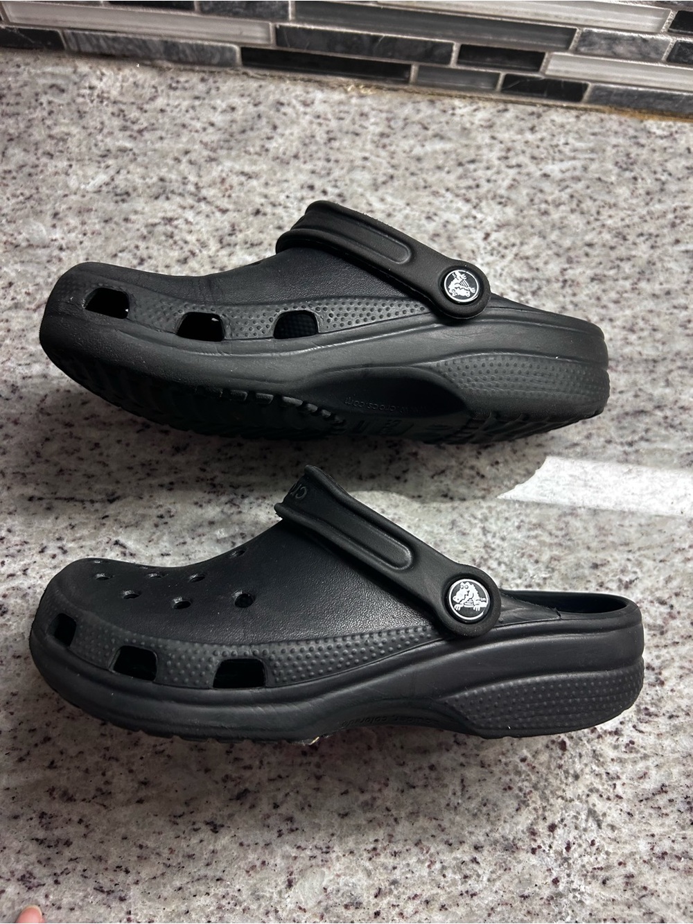 CROCS womens Classic Clog in Black size 6 - Picture 6 of 8